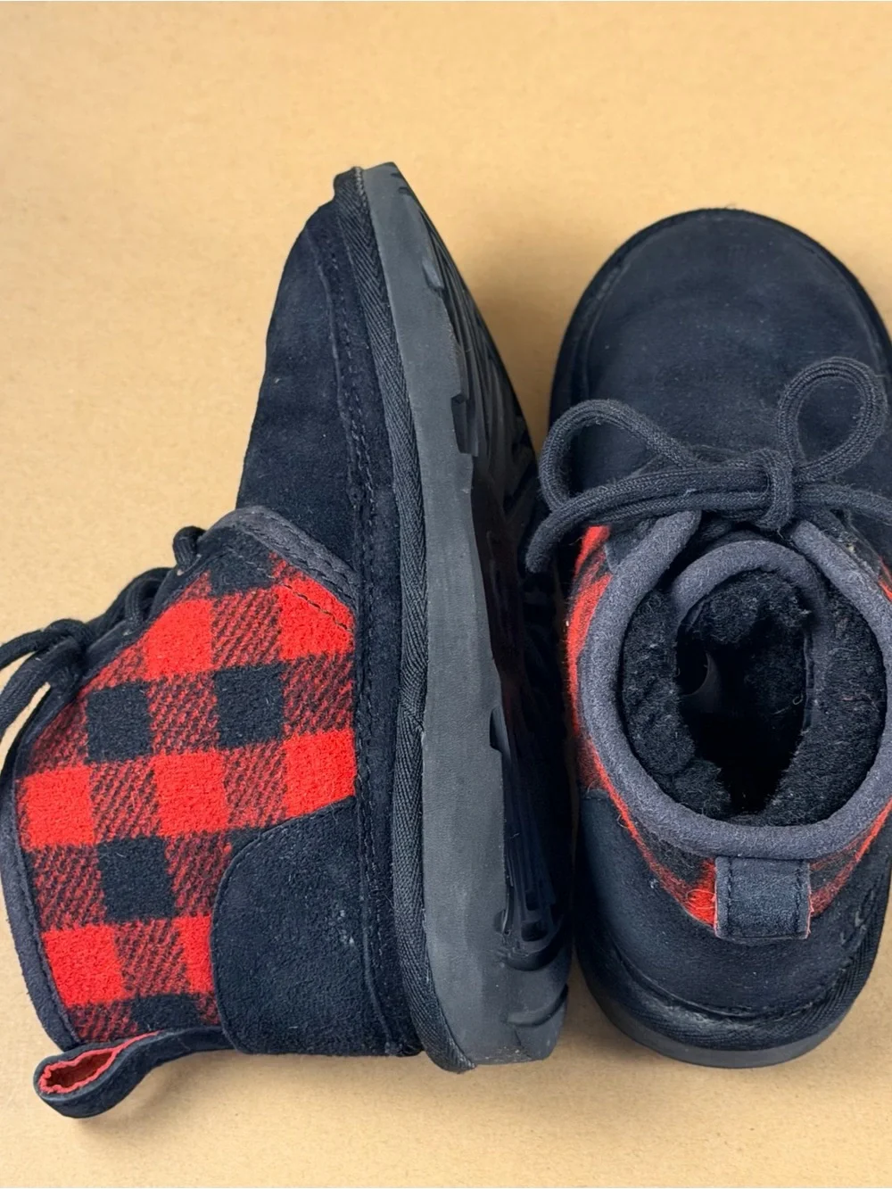 UGG Neumel II kids youth size  1 shoes black red plaid shearling snow boots
